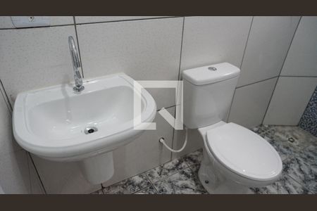 Banheiro de casa para alugar com 1 quarto, 47m² em Jardim Presidente Dutra, Guarulhos