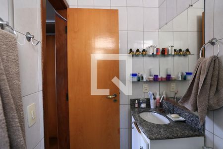 Banheiro da Suíte de apartamento à venda com 4 quartos, 174m² em Sagrada Família, Belo Horizonte