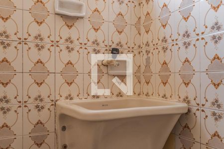 Banheiro de kitnet/studio para alugar com 1 quarto, 27m² em Jardim Dona Leopoldina, Porto Alegre