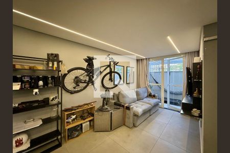 Sala  de apartamento à venda com 2 quartos, 73m² em Santo Amaro, São Paulo