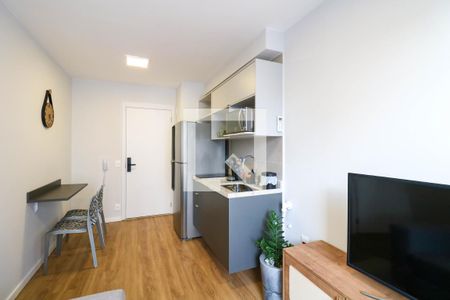 Sala / Cozinha de apartamento para alugar com 1 quarto, 32m² em Campo Belo, São Paulo