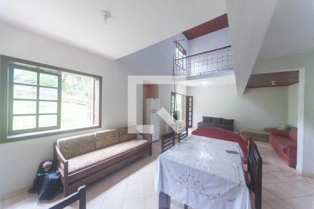 sala de casa de condomínio à venda com 3 quartos, 240m² em Rio Acima, Rio Acima