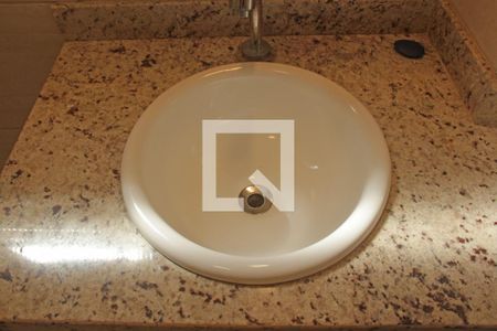 Banheiro de apartamento para alugar com 1 quarto, 60m² em Aparecida, Santos