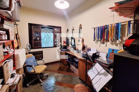 Quarto 1 de casa de condomínio à venda com 3 quartos, 150m² em Sapê, Niterói