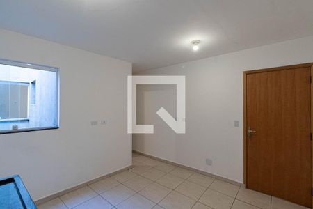 Sala e Cozinha de apartamento à venda com 1 quarto, 28m² em Vila Nhocuné, São Paulo