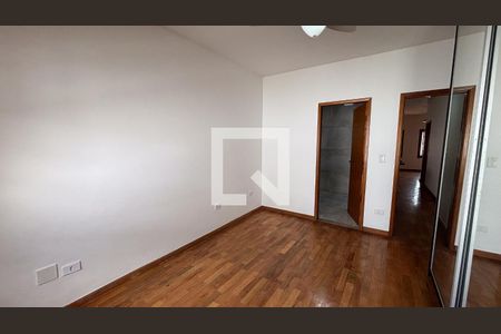 Quarto 1 - Suíte de casa para alugar com 2 quartos, 360m² em Jardim Santa Maria, Jacareí