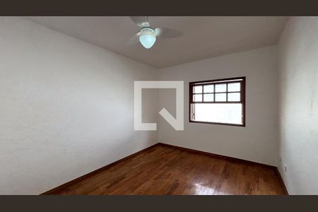 Quarto 2 de casa para alugar com 2 quartos, 360m² em Jardim Santa Maria, Jacareí