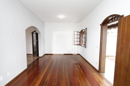 Sala de casa à venda com 6 quartos, 390m² em São Marcos, Belo Horizonte