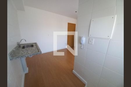Cozinha de apartamento para alugar com 2 quartos, 46m² em Parque Sao Vicente, São Vicente