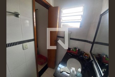 Banheiro da Suíte de casa para alugar com 2 quartos, 53m² em Catiapoã, São Vicente