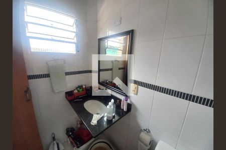Banheiro da Suíte de casa para alugar com 2 quartos, 53m² em Catiapoã, São Vicente