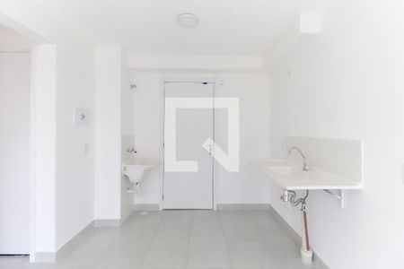 Sala - Cozinha de apartamento para alugar com 2 quartos, 35m² em Vila Carmosina, São Paulo