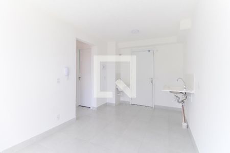 Sala - Cozinha de apartamento para alugar com 2 quartos, 35m² em Vila Carmosina, São Paulo