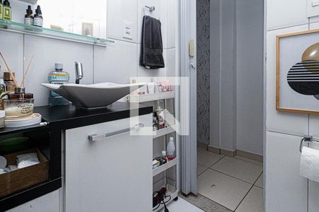Banheiro social de apartamento à venda com 1 quarto, 28m² em Cambuci, São Paulo