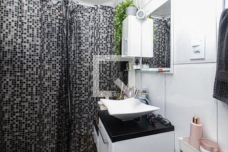 Banheiro social de apartamento à venda com 1 quarto, 28m² em Cambuci, São Paulo