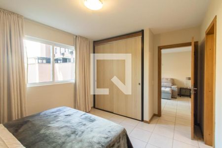 Quarto Suite de apartamento para alugar com 1 quarto, 60m² em Centro, Curitiba