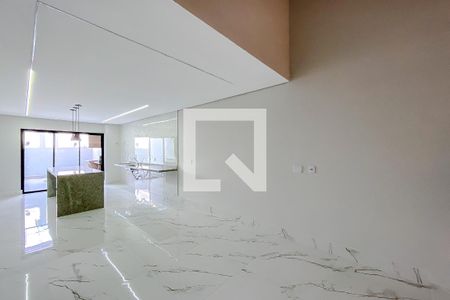 Sala de casa à venda com 3 quartos, 200m² em Vila Prudente, São Paulo