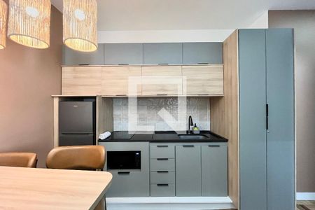 Cozinha  de apartamento à venda com 1 quarto, 32m² em Copacabana, Rio de Janeiro