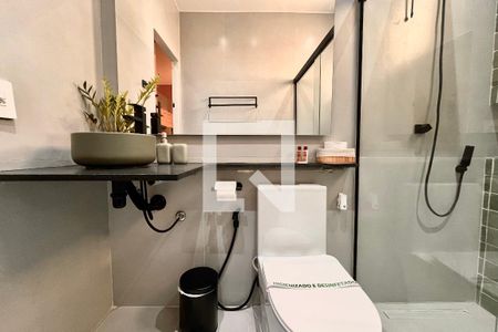 Banheiro  de apartamento à venda com 1 quarto, 32m² em Copacabana, Rio de Janeiro