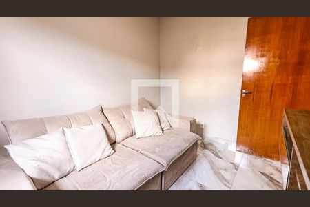 Sala de TV de casa à venda com 4 quartos, 200m² em Califórnia, Belo Horizonte