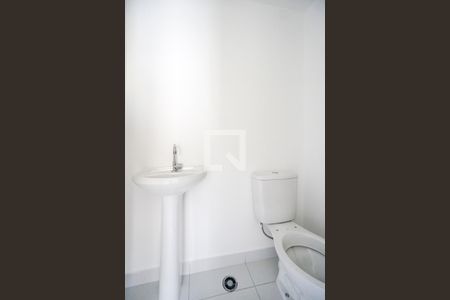 Banheiro da suíte de apartamento para alugar com 1 quarto, 28m² em Guaiauna, São Paulo