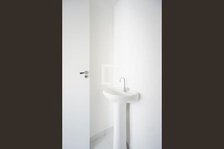 Banheiro da suíte de apartamento para alugar com 1 quarto, 28m² em Guaiauna, São Paulo