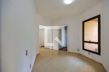 Corredor de apartamento para alugar com 4 quartos, 242m² em Vila Suzana, São Paulo