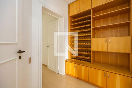 Corredor de apartamento para alugar com 4 quartos, 242m² em Vila Suzana, São Paulo