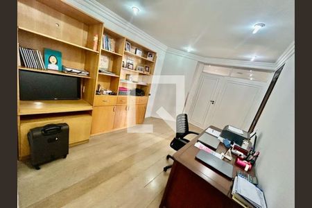Escritório de apartamento para alugar com 3 quartos, 242m² em Vila Suzana, São Paulo