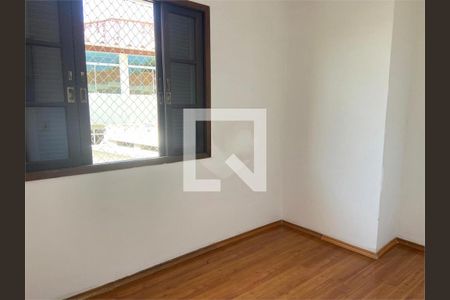 Casa à venda com 3 quartos, 123m² em Parque Maria Domitila, São Paulo