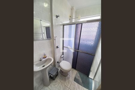 Banheiro de apartamento para alugar com 1 quarto, 35m² em Centro, São Vicente