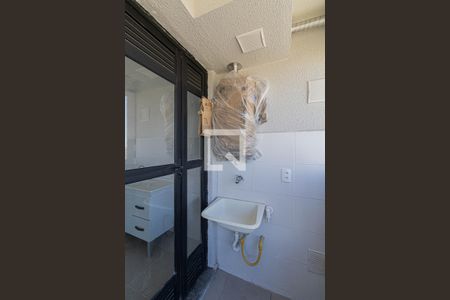 Varanda e Área de Serviço  de apartamento para alugar com 2 quartos, 42m² em Vila Campanela, São Paulo