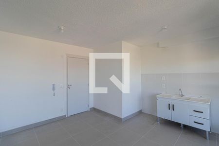 Sala e Cozinha  de apartamento para alugar com 2 quartos, 42m² em Vila Campanela, São Paulo