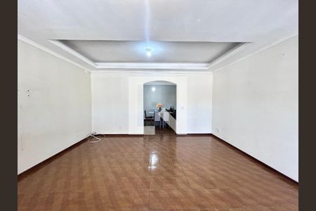 Casa para alugar com 3 quartos, 220m² em Acaiaca, Belo Horizonte