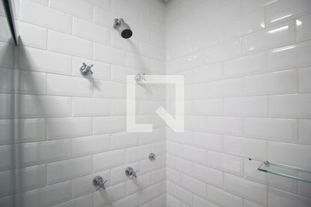 Banheiro de apartamento à venda com 1 quarto, 36m² em Vila Nova Conceição, São Paulo