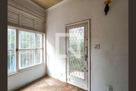 Entrada de casa para alugar com 4 quartos, 280m² em Grajaú, Rio de Janeiro