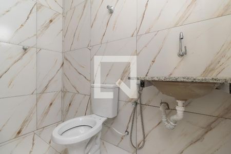 Banheiro de kitnet/studio para alugar com 1 quarto, 25m² em Glória, Belo Horizonte