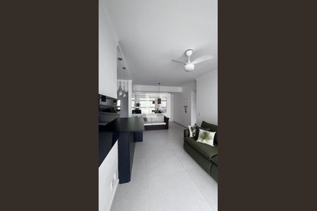 Sala de apartamento para alugar com 2 quartos, 90m² em Jardim Asturias, Guarujá