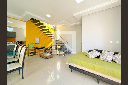 Sala de TV de casa para alugar com 3 quartos, 120m² em São João do Rio Vermelho, Florianópolis