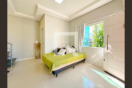 Sala de TV de casa para alugar com 3 quartos, 120m² em São João do Rio Vermelho, Florianópolis