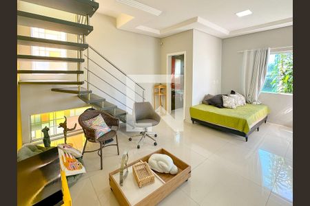 Sala de TV de casa para alugar com 3 quartos, 120m² em São João do Rio Vermelho, Florianópolis