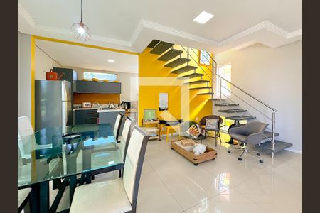 Sala de TV de casa para alugar com 3 quartos, 120m² em São João do Rio Vermelho, Florianópolis