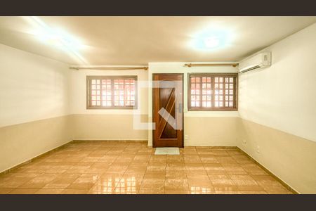 Sala de casa de condomínio para alugar com 4 quartos, 283m² em Jardim Ubirajara, São Paulo