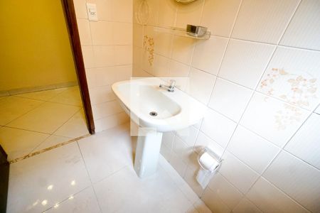 Pia de casa à venda com 3 quartos, 230m² em Vila Carrão, São Paulo