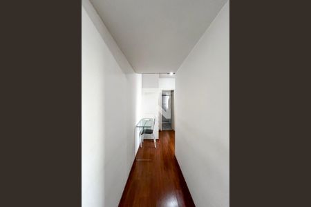 Corredor de apartamento à venda com 2 quartos, 61m² em Vila Vermelha, São Paulo