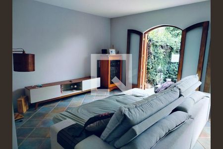 Casa à venda com 3 quartos, 252m² em Jardim Prudência, São Paulo