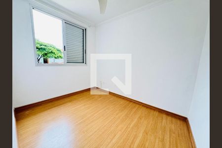 Casa à venda com 3 quartos, 140m² em Heliópolis, Belo Horizonte