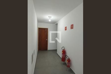 Entrada  de apartamento à venda com 2 quartos, 39m² em Vila Liviero, São Paulo