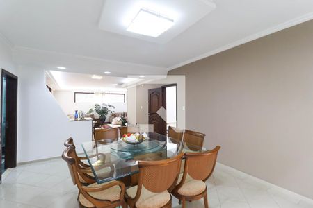 Casa à venda com 4 quartos, 320m² em Vila Irmaos Arnoni, São Paulo