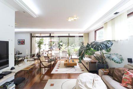 Casa à venda com 4 quartos, 320m² em Vila Irmaos Arnoni, São Paulo